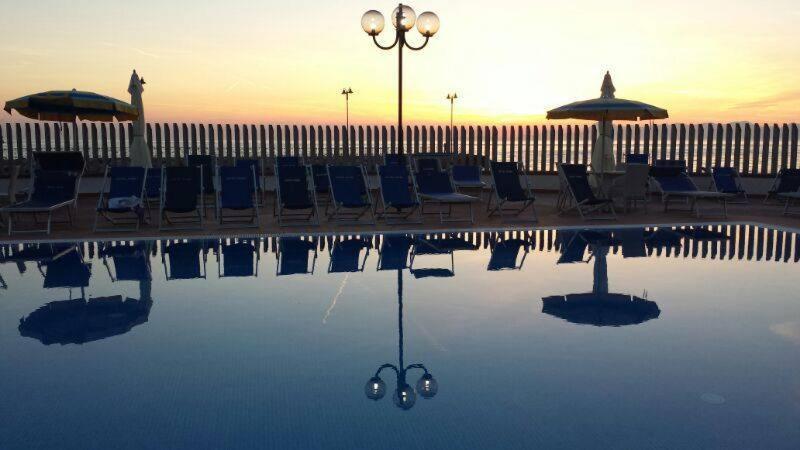 Bazén v ubytování Hotel Mare nebo v jeho okolí