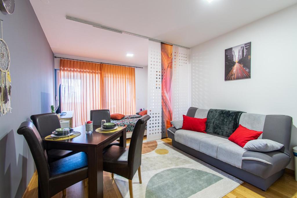 Flexible SelfCheckIns 54 - Zagreb - Garage - Loggia - New