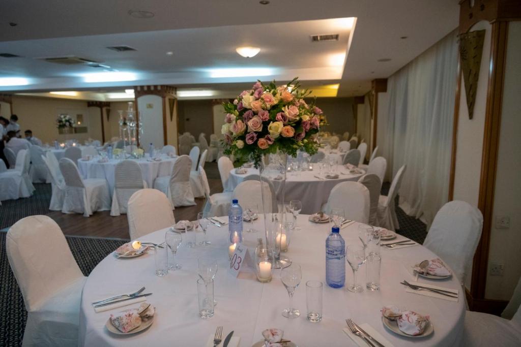 Restaurace v ubytování Navarria Blue Hotel