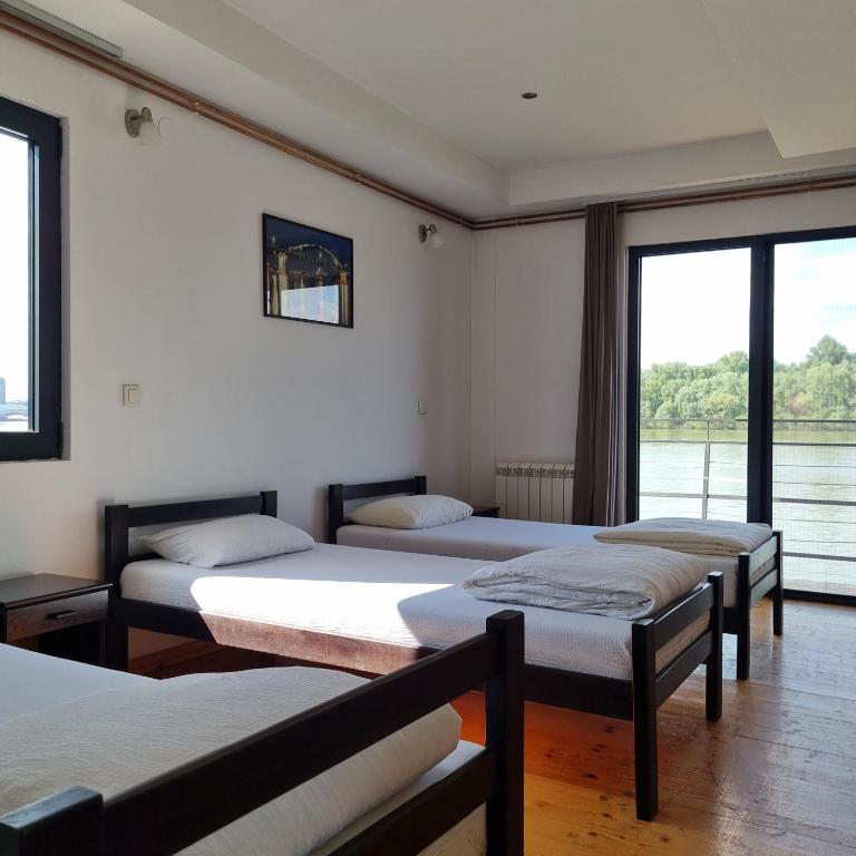 Postel nebo postele na pokoji v ubytování B&B Botel Charlie