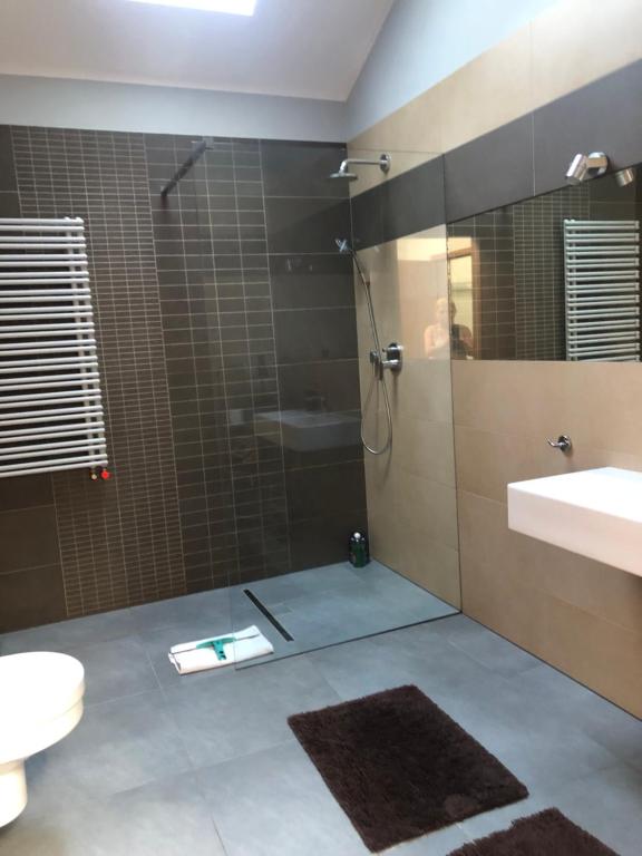 Kúpeľňa v ubytovaní Apartament przy lesie