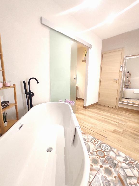 Postel nebo postele na pokoji v ubytování Ti Scialíi Suites Rooms and Relax