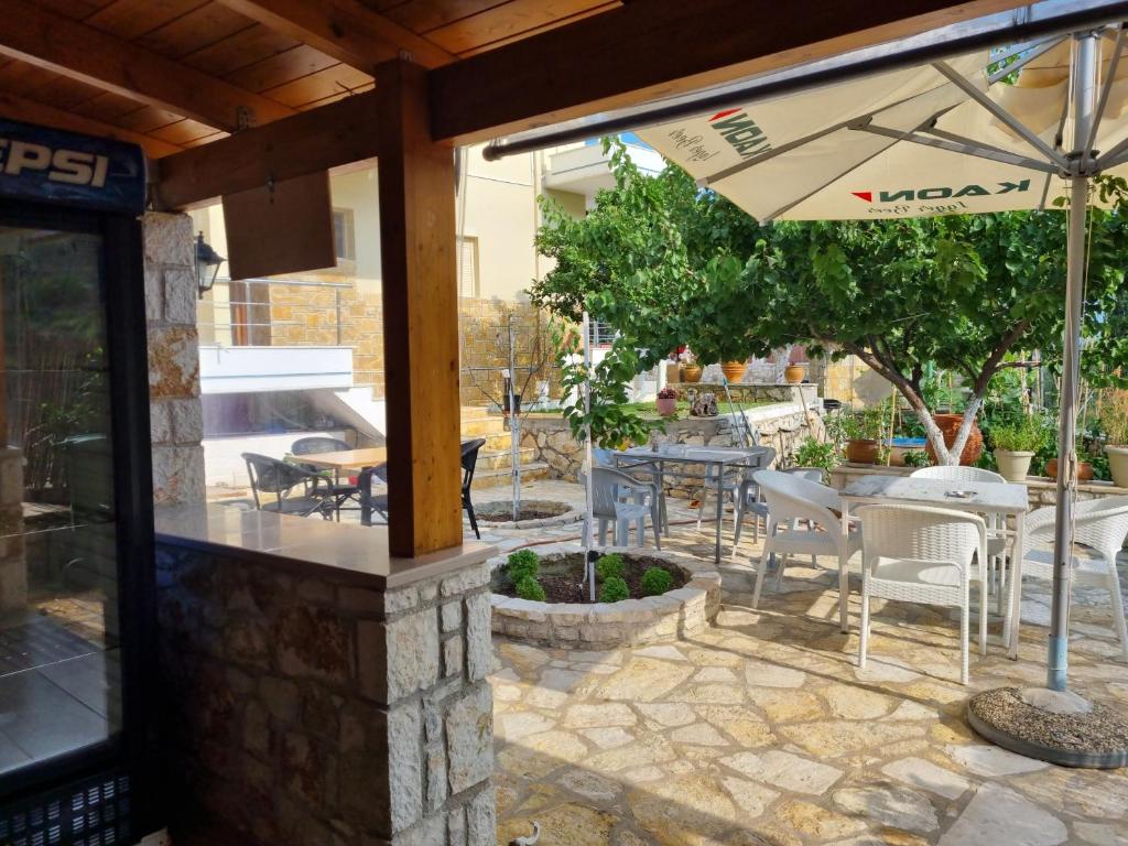 Patio nebo venkovní prostory v ubytování Foti Rooms