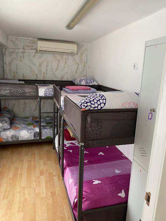 Postel nebo postele na pokoji v ubytování Hostal Madrid Paradise