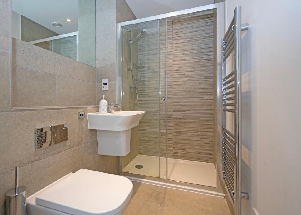 Grand Apartments Kew Gardens - Two-Bedroom Apartment