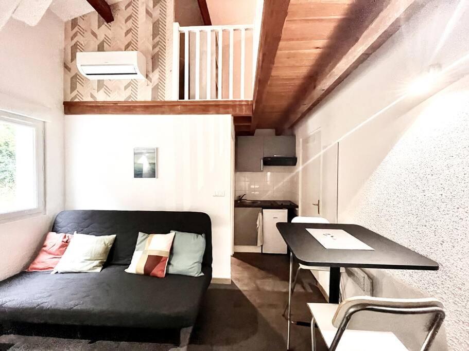 Χώρος καθιστικού στο Studio meublé avec Mezzanine