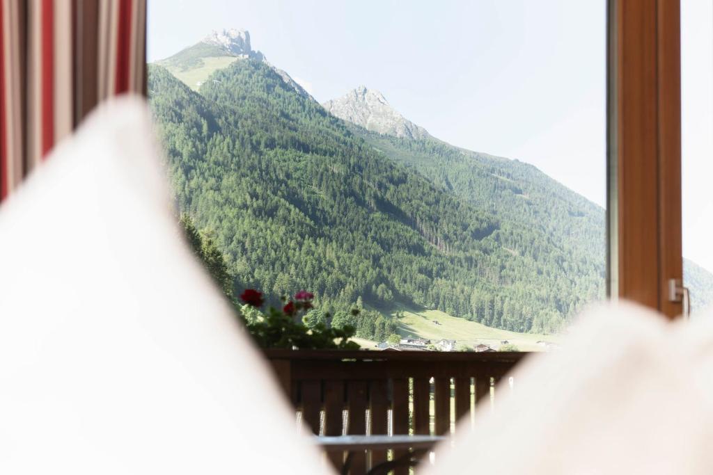 Nespecifikovaný výhled na hory nebo výhled na hory při pohledu z hotelu