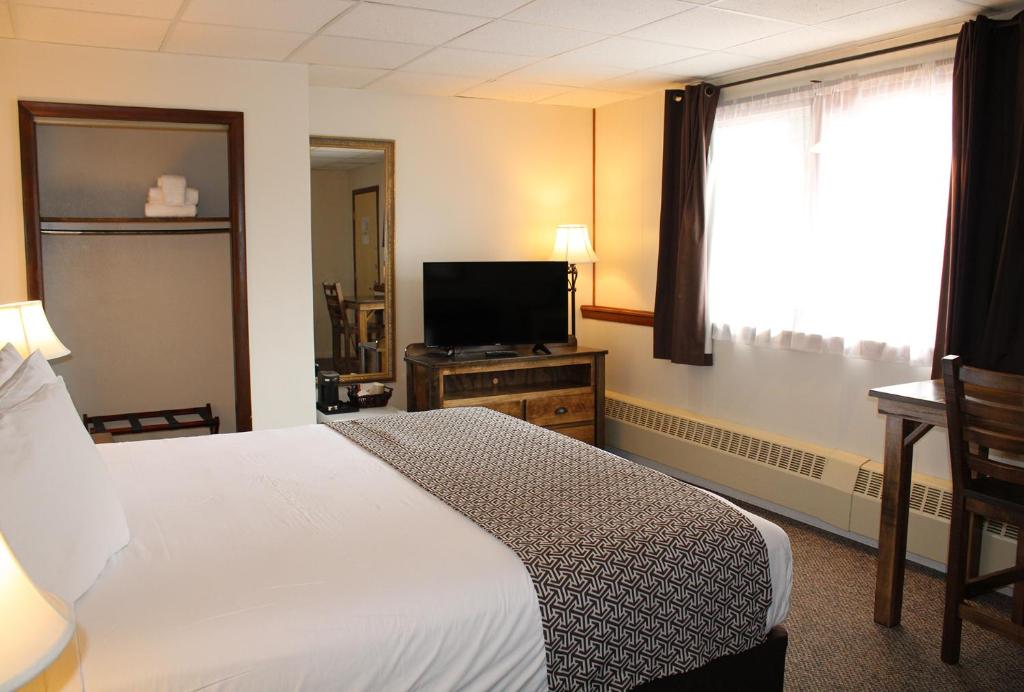 Bayside Resort, Lake George NY - King Kamer