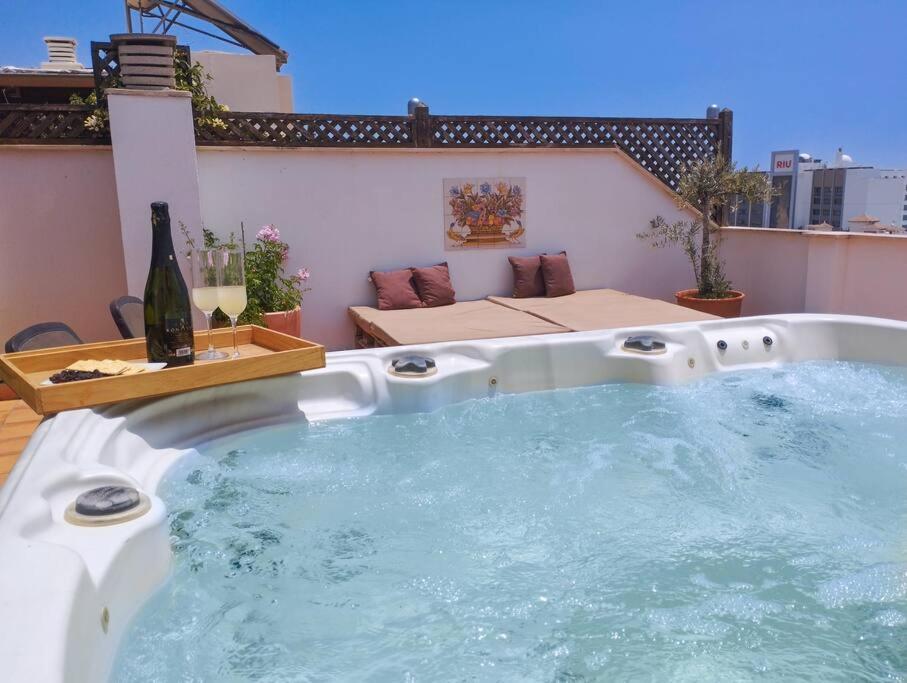 Penthouse with Jacuzzi and spectacular Sea Views, Nerja ...