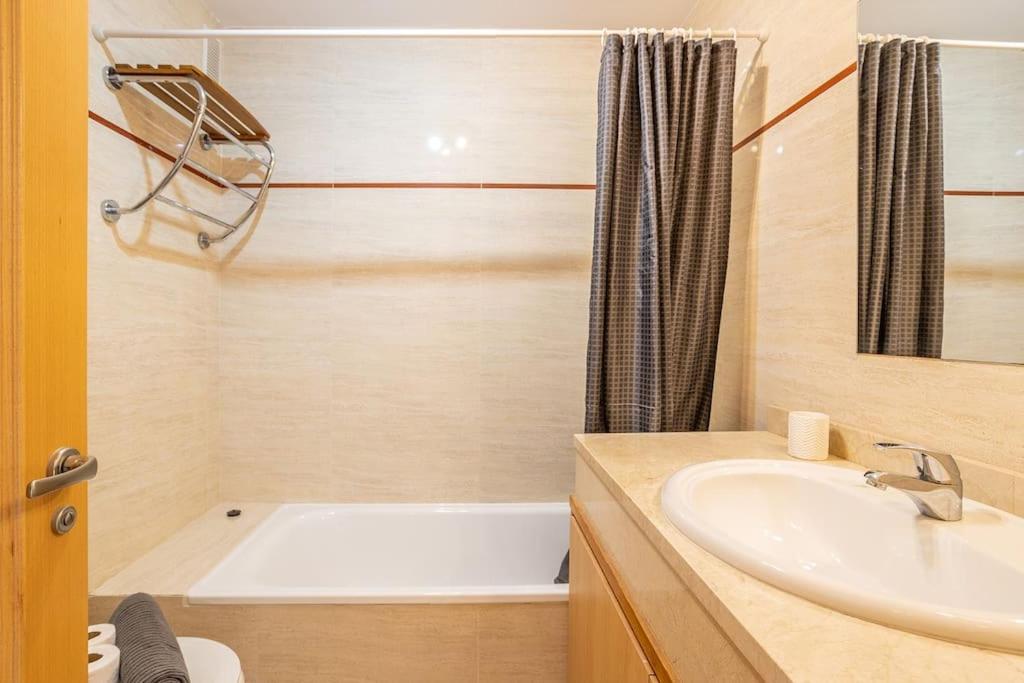Koupelna v ubytování Penthouse with Jacuzzi and spectacular Sea Views