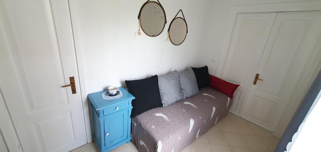 a room with a couch and a mirror on the wall at Guesthouse Palma in Mali Lošinj