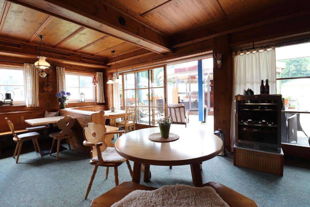 Posezení v ubytování Schelpenalp Berghotel Balderschwang