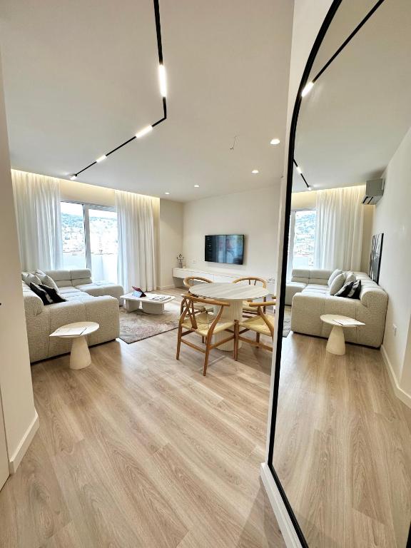 Gaia's Luxury Apartment - Image 5