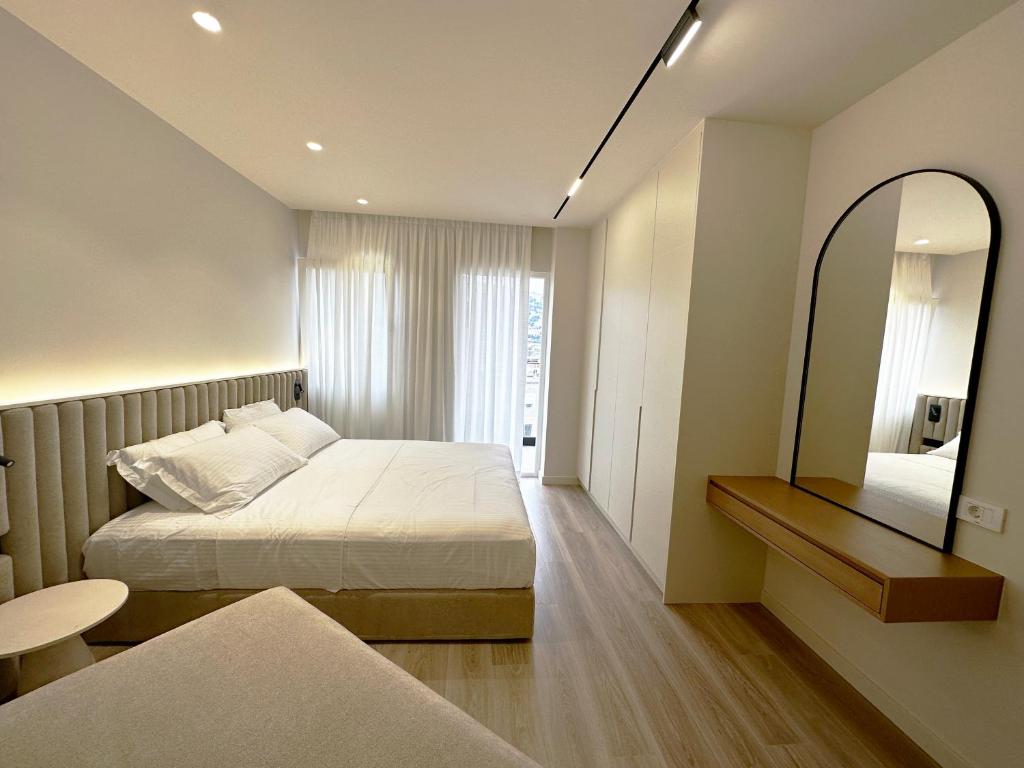 Gaia's Luxury Apartment - Image 2