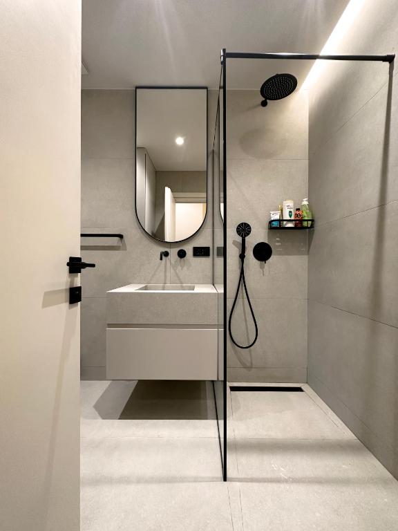Gaia's Luxury Apartment - Image 3
