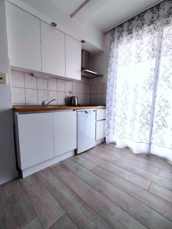Kuchyň nebo kuchyňský kout v ubytování Anita Apartments