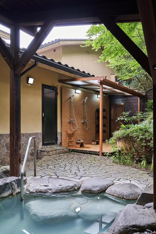 La alberca dentro o cerca de Ajisai Onsen Ryokan - Award Winning Private Open Air Onsen