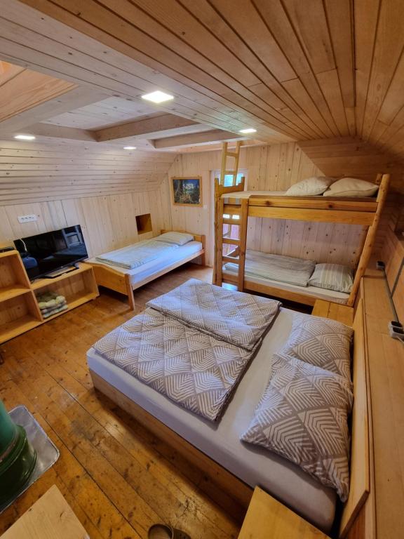 a room with two bunk beds in a cabin at Mountain apartment Uskovnica in Bohinj