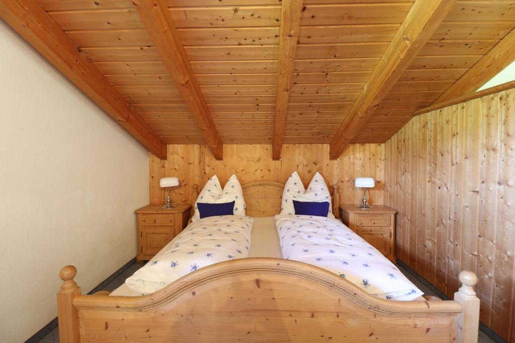 Postel nebo postele na pokoji v ubytování Schelpenalp Berghotel Balderschwang