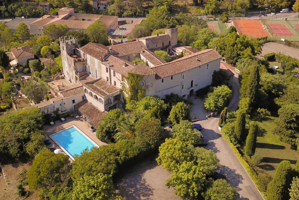 Bazén v ubytování L'Abbaye Hôtel nebo v jeho okolí