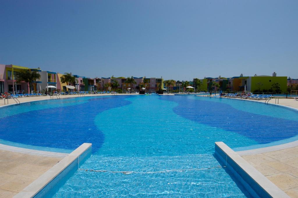 Bazén v ubytování Orada Apartamentos Turísticos - Marina de Albufeira nebo v jeho okolí