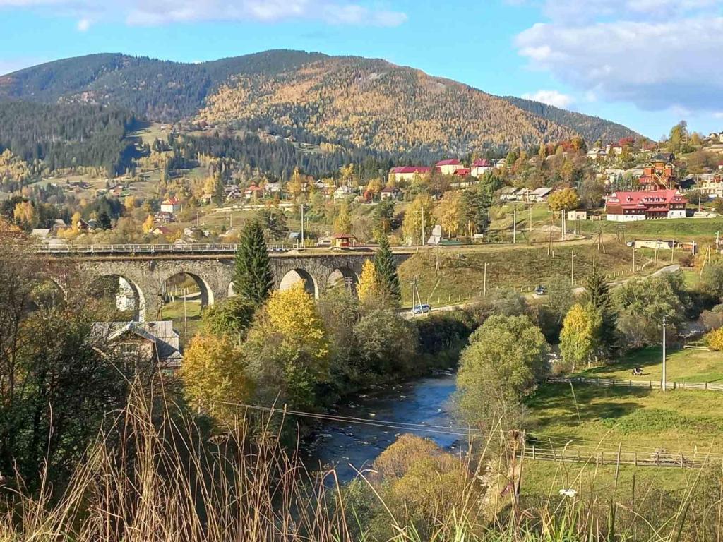 Příroda nedaleko venkovského domu
