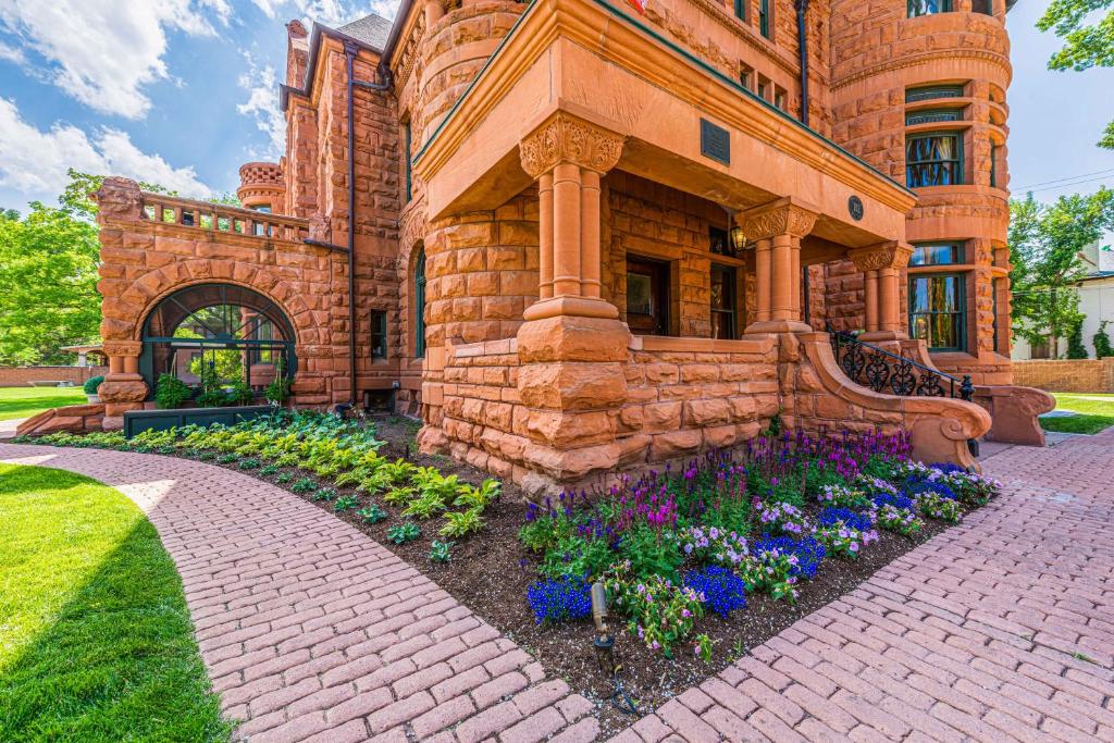 Zahrada ubytování Orman Mansion - Pueblo's Most Luxurious Stay!