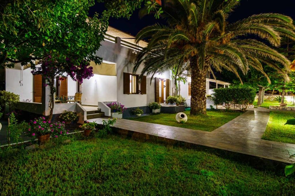 Gallery image of Irini studios in Skiros