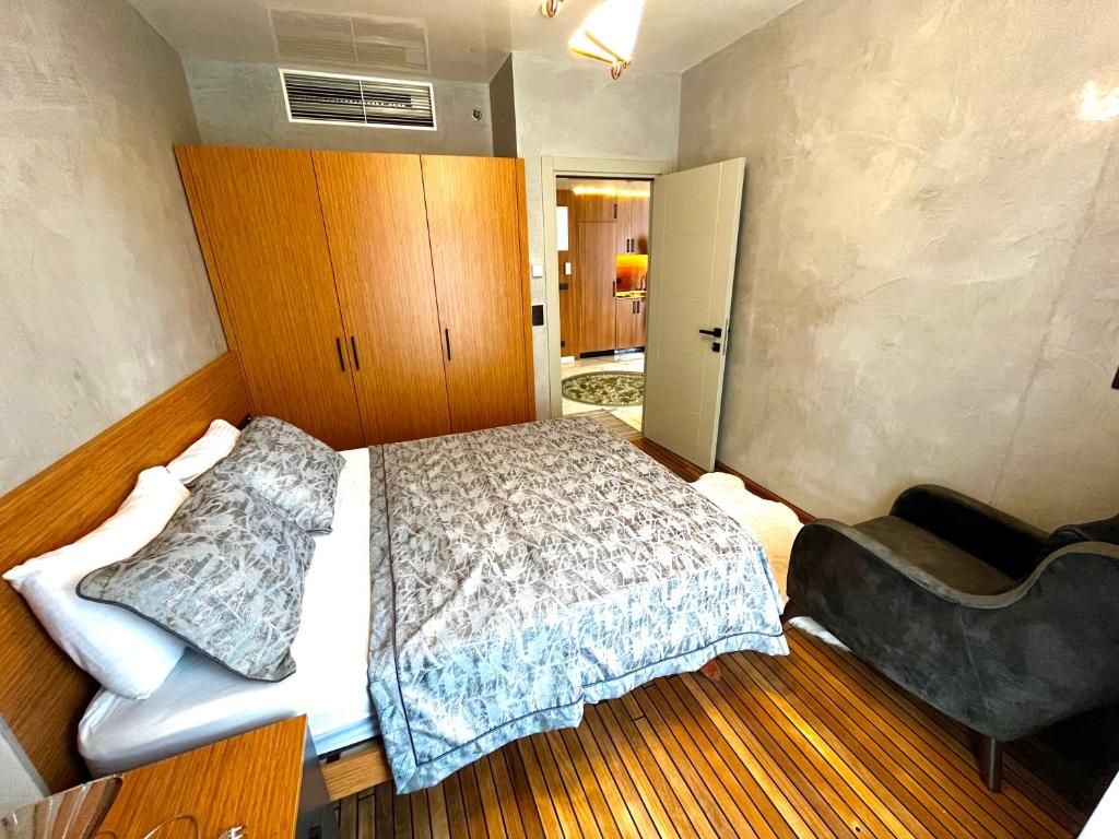 Postel nebo postele na pokoji v ubytování SABİHA GOKCEN İSTANBUL HOUSES Hotel