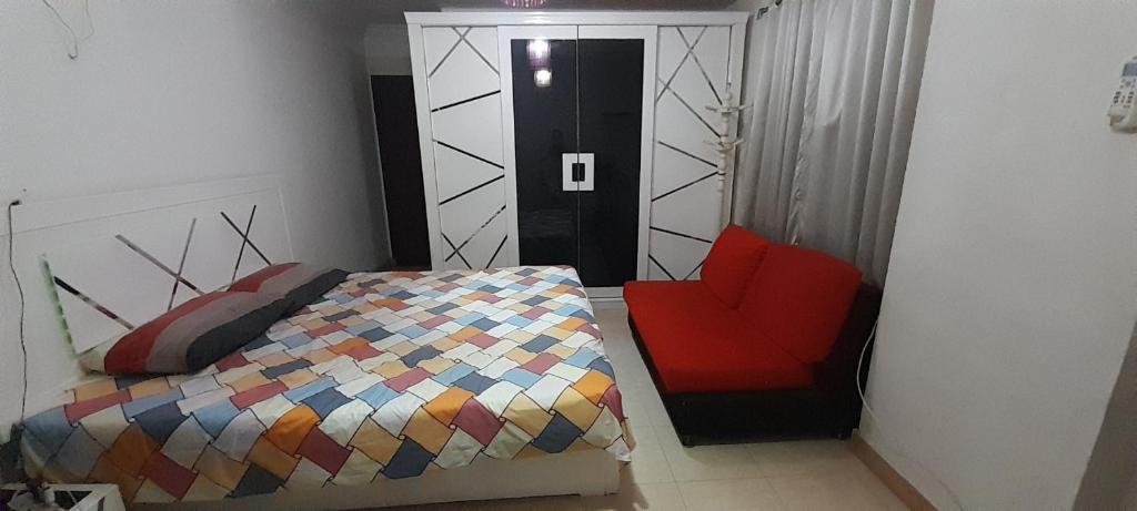 Postel nebo postele na pokoji v ubytování غرفة سنجل بحمام خاص لمزيد من الخصوصية Single Room with private bathroom for more privacy Номер с отдельной ванной комнатой для большей конфиденциальности Chambre avec salle de bain privée pour plus d'intimité