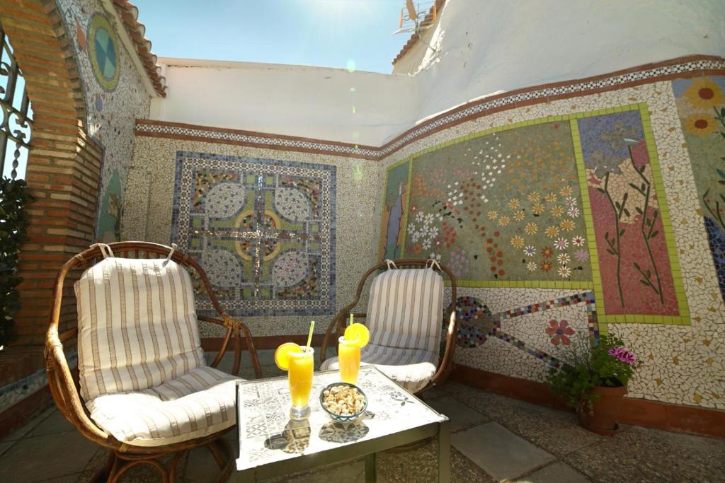 Posezení v ubytování Casa Cueva Los Mosaicos