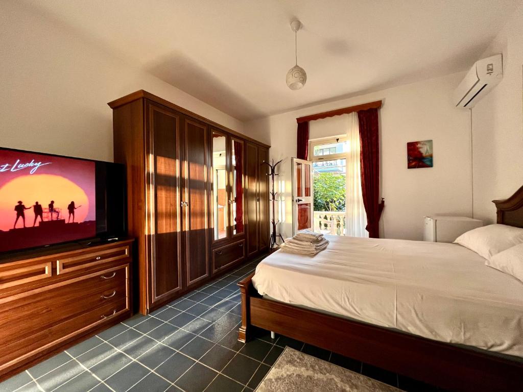 Postel nebo postele na pokoji v ubytování Rei’s place