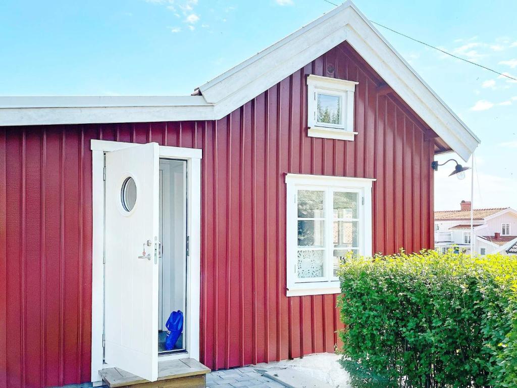 a red house with a white door and a window at Holiday home BLEKET II in Bleket