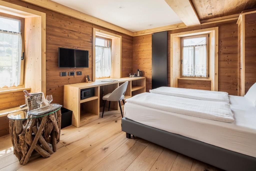 Кровать или кровати в номере Hotel Villa Alpina ***S