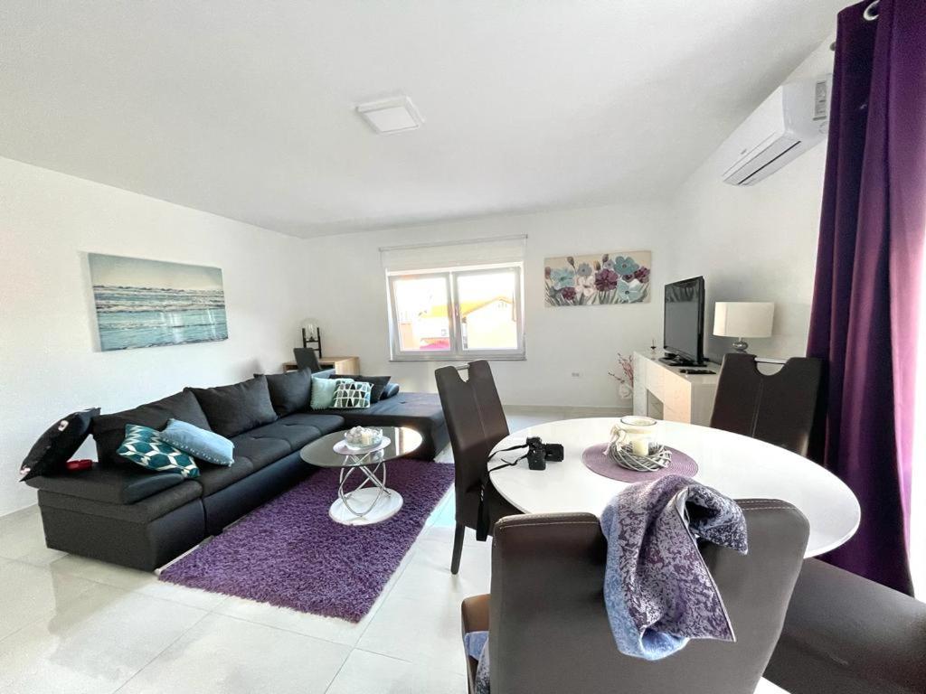 Część wypoczynkowa w obiekcie Comfortable apartment near Opatija