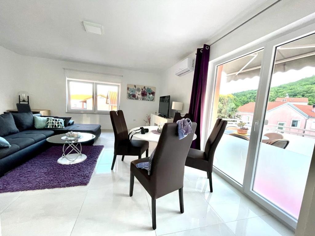 Część wypoczynkowa w obiekcie Comfortable apartment near Opatija