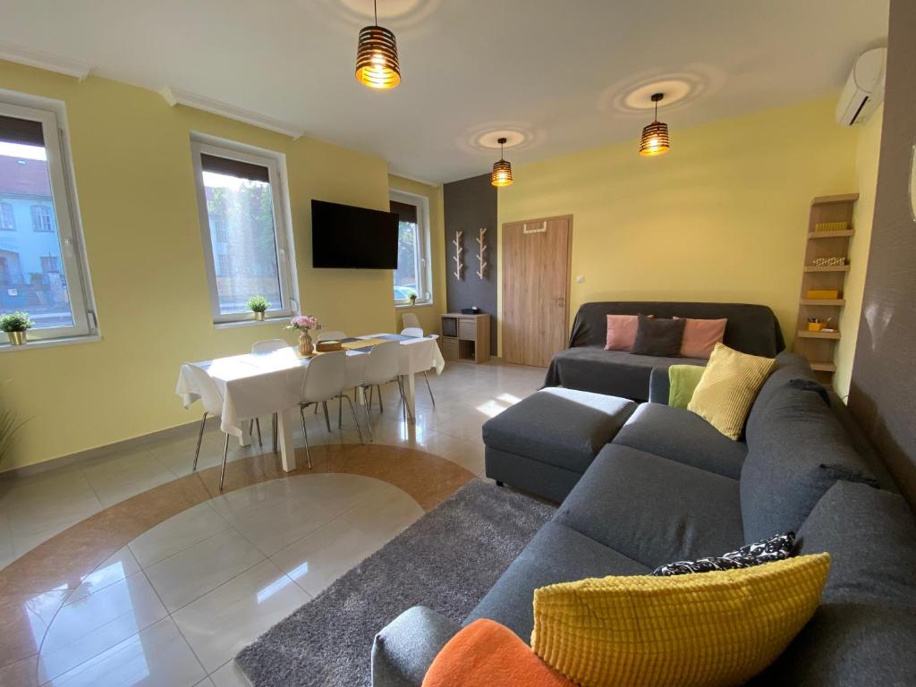 TV a/nebo společenská místnost v ubytování NEST1 Apartments