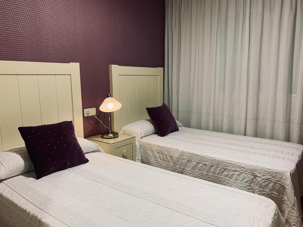 Posteľ alebo postele v izbe v ubytovaní APARTAMENTO MOZART con GARAJE CERCA GRATUITO Portonovo Centro