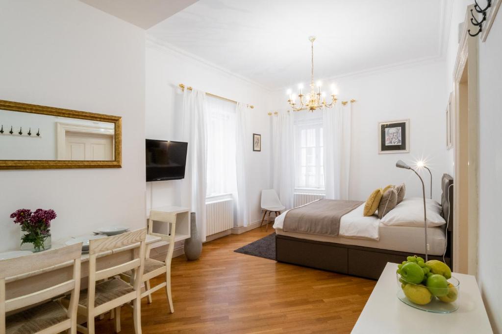Prague Center Apartments - Two-bedroom Apartment Vlašská 24