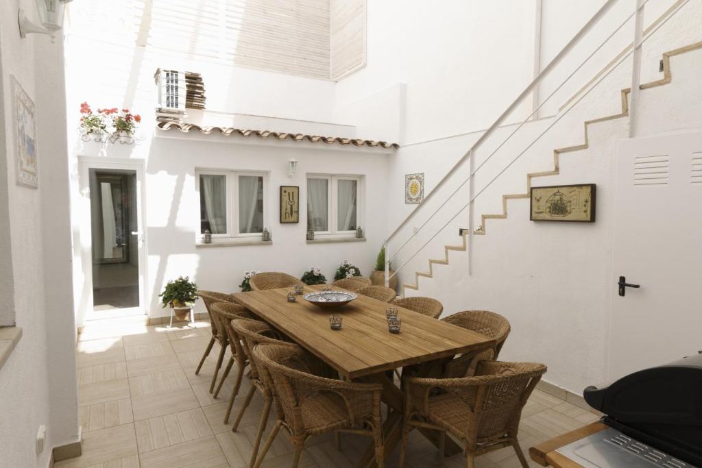 Posezení v ubytování Sitges Centre Mediterranean House- 5 Bedroom, 4 Bathroom, Terrace Courtyard, Private Rooptop Pool