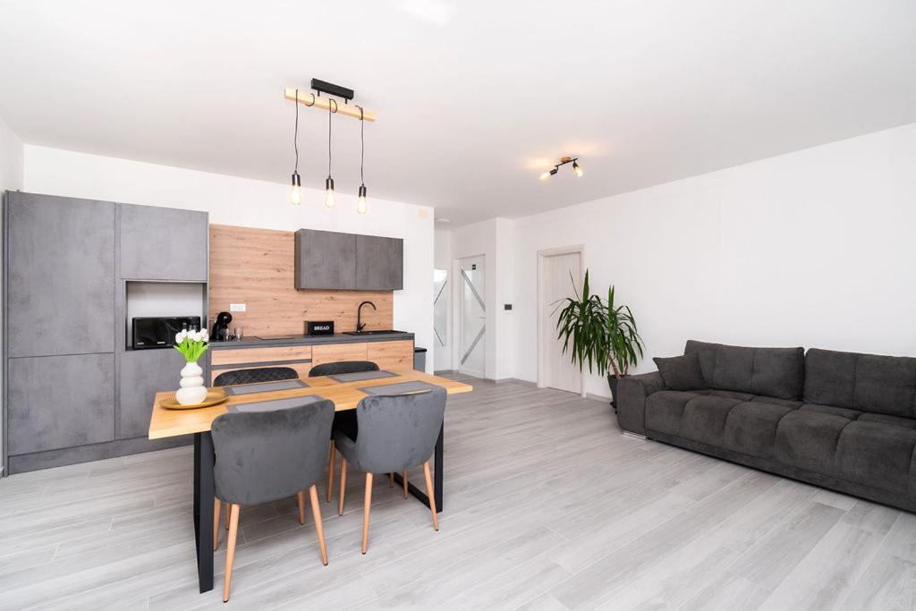 Kuchyň nebo kuchyňský kout v ubytování Apartments Grubišić - Šibenik - parking included