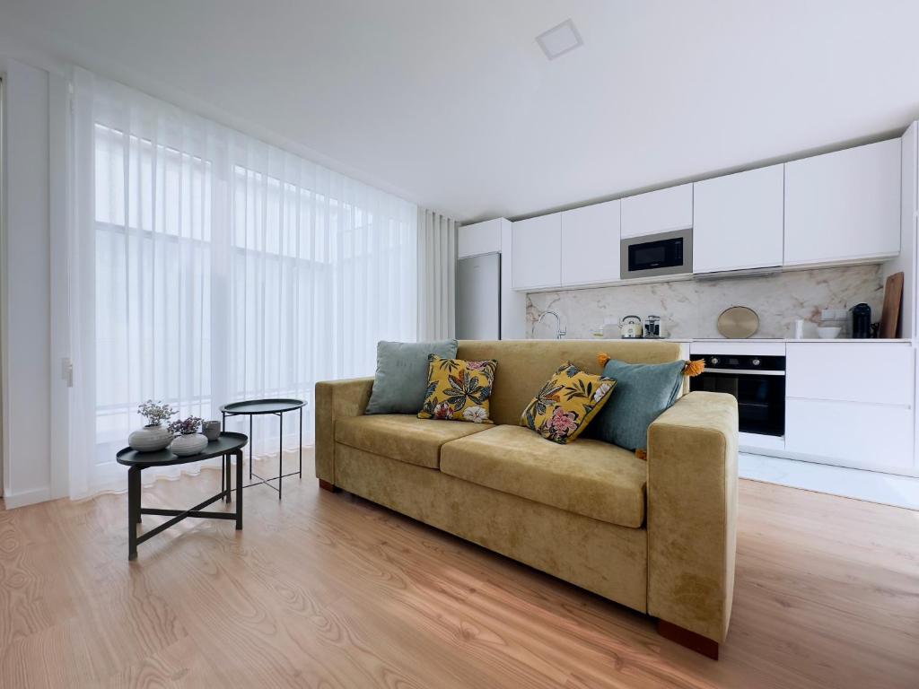 a living room with a couch and a table at Vibrant Porto Apartments-Campo 24 Agosto in Porto