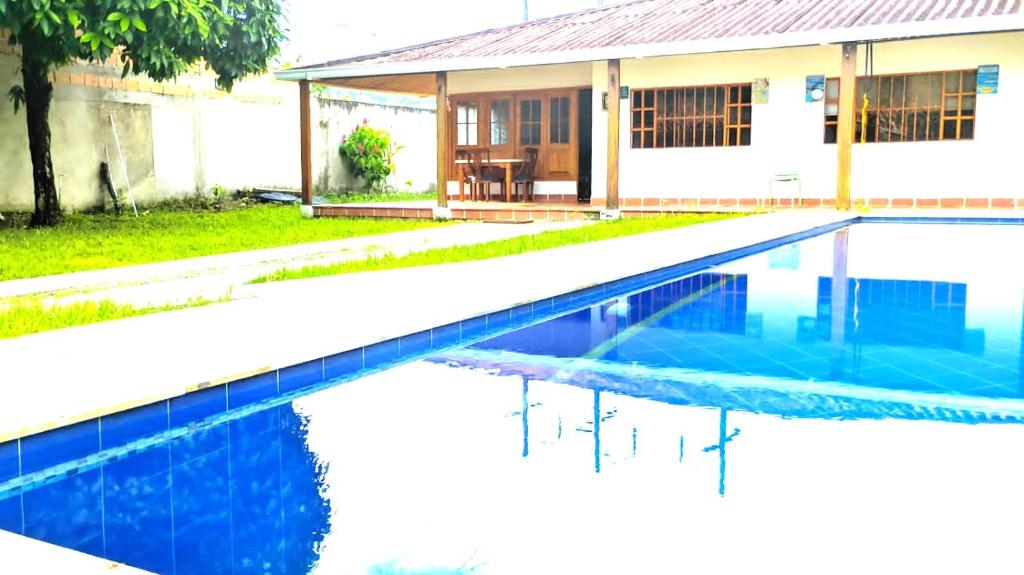 Bazén v ubytování Casa de descanso acacias meta nebo v jeho okolí