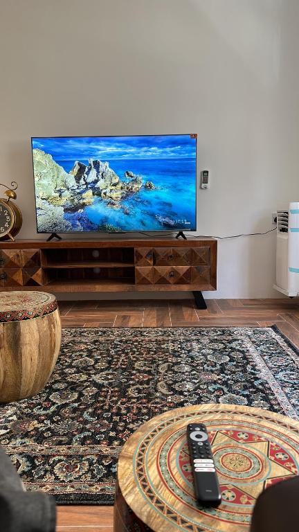 TV a/nebo společenská místnost v ubytování Dar Sayang