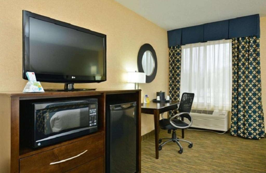 Best Western Plus Coldwater Hotel - Queen Room With Two Queen Beds - Non-Smoking