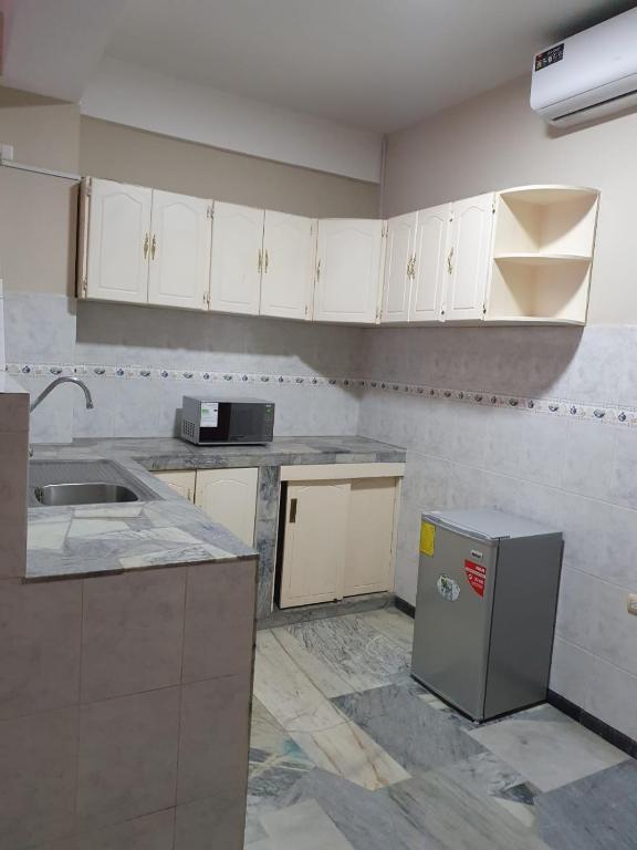Kuchyň nebo kuchyňský kout v ubytování OCEANIk SUITES & HOTEL