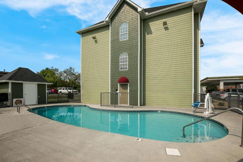 SureStay Plus Hotel by Best Western Sevierville photo