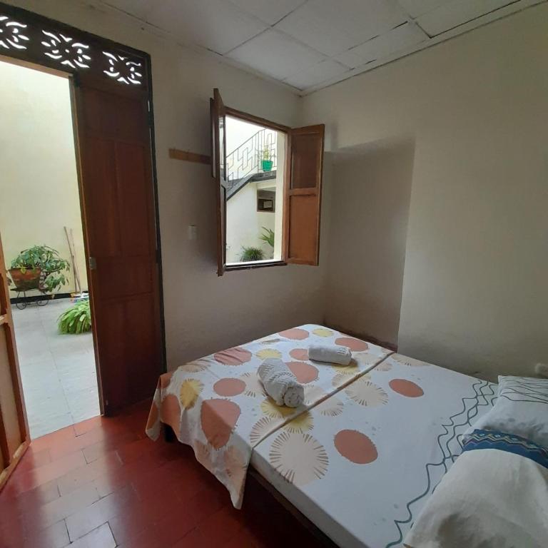 Voodi või voodid majutusasutuse Hostal Antonio toas