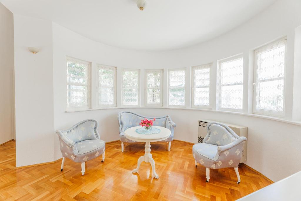 Istumisnurk majutusasutuses Villa Atrium