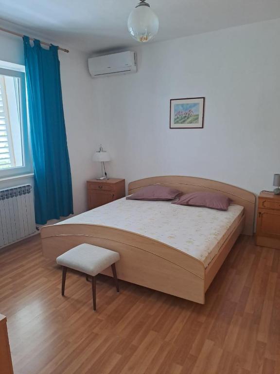 Posteľ alebo postele v izbe v ubytovaní Apartments with a parking space Brela, Makarska - 18495